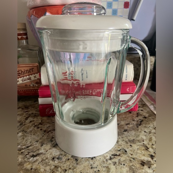 Like new White CUISINART 40oz/5-Cup Glass Blender Jar w/ Lid. - Picture 1 of 6